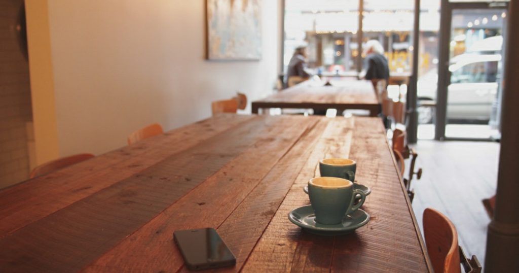 Мэр Уфы хочет привлечь владельцев кофеен к мытью улиц