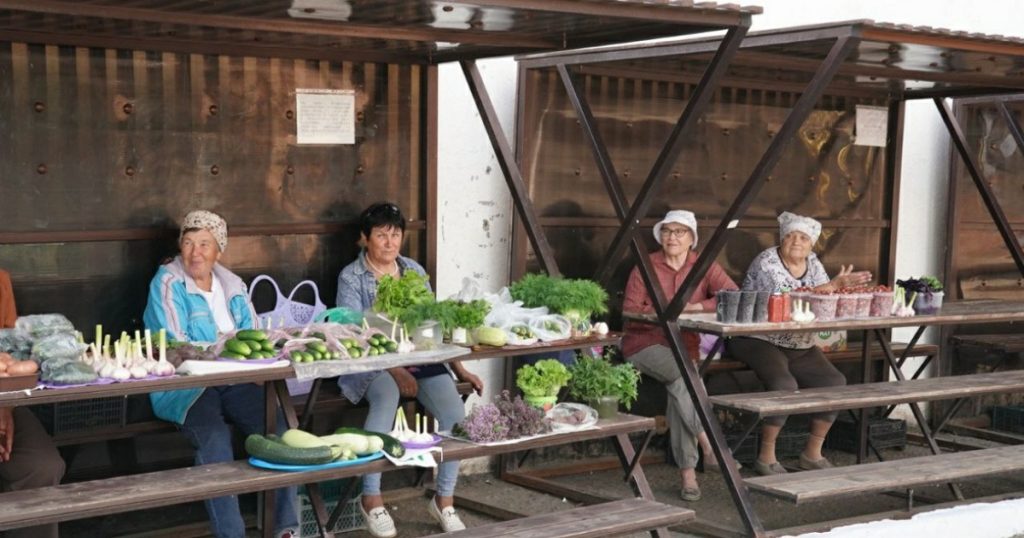 Хабиров назвал безобразной ситуацию с торговыми местами для садоводов