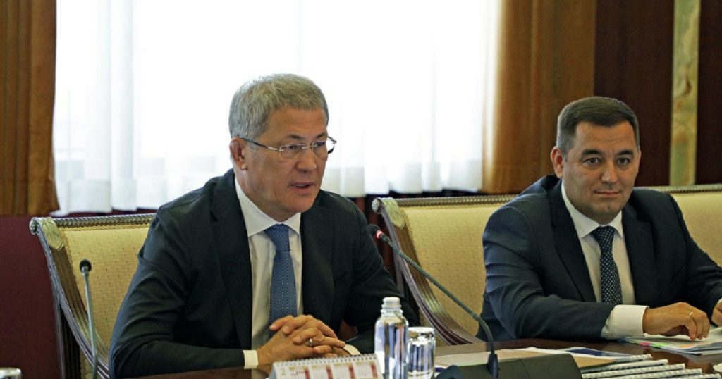 Хабиров выделил земли под склад, частную клинику и завод удобрений