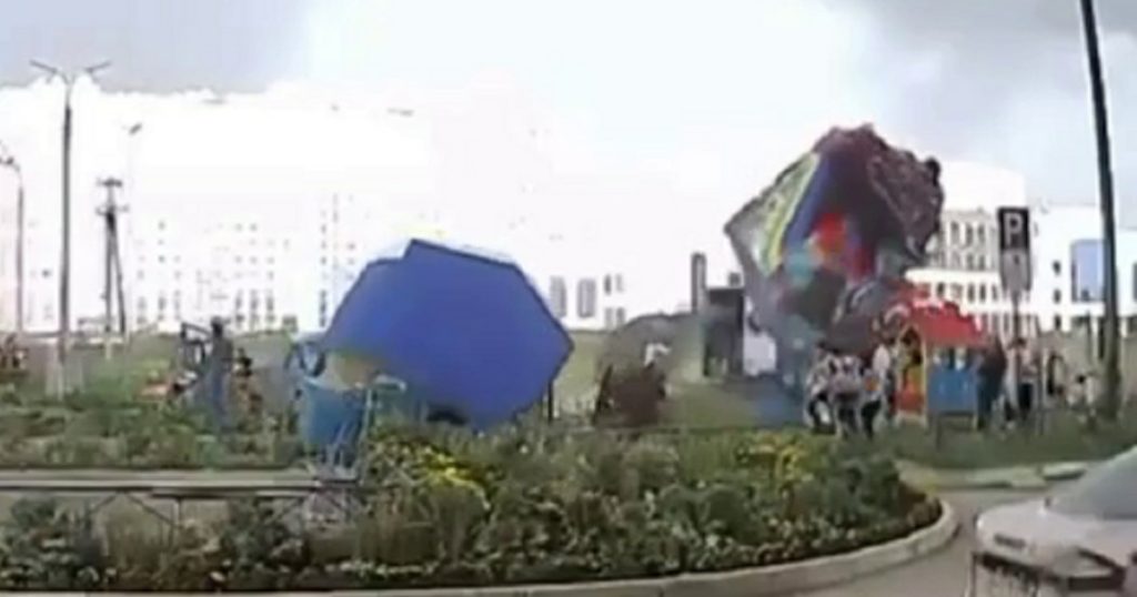 В Уфе из-за сильного ветра перевернулся батут, пострадали двое детей