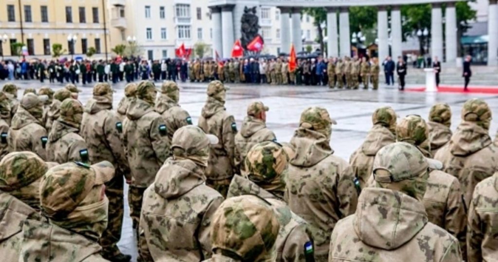 Хабиров продлил выплаты контрактникам по ₽1 млн до конца октября