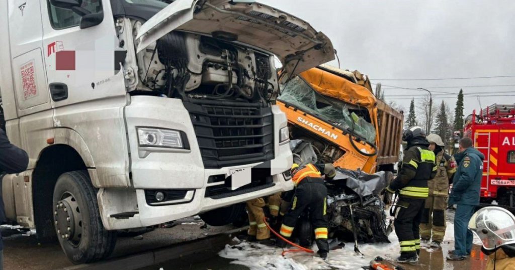 В аварии с 12 машинами в Уфе погибли два человека