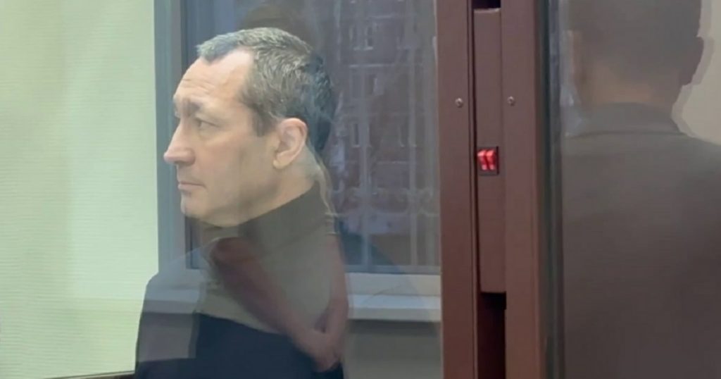 Экс-главе Мелеузовского района дали 9,5 года колонии за взятку квартирами