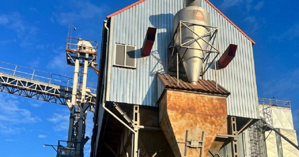 Два человека погибли от отравления в зерновом бункере в Башкирии