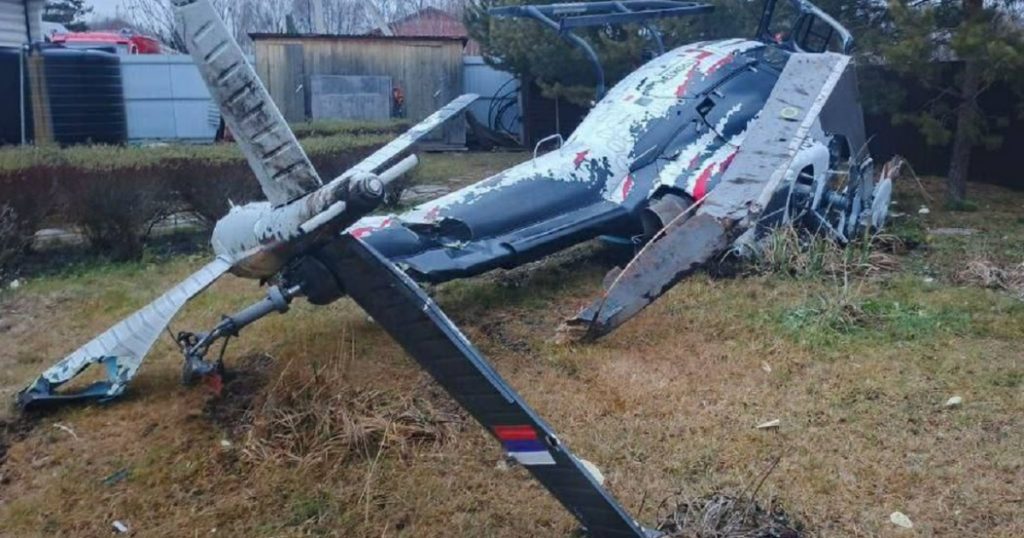 Частный вертолет опрокинулся в Уфе, пострадал пилот