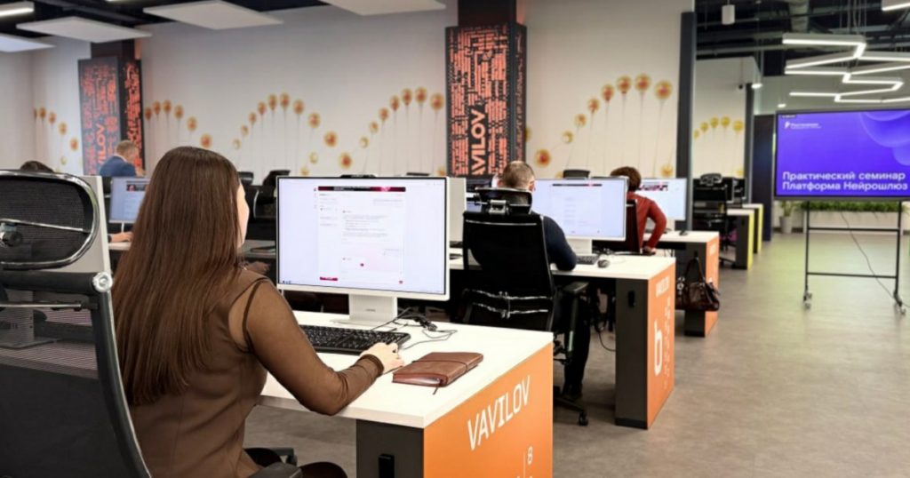 Госслужащих Башкирии начали обучать работе с нейросетями