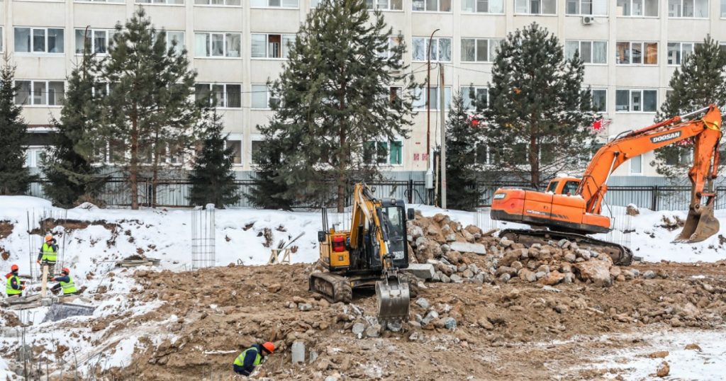 Строительство ФОКа за ₽296 млн в Уфе отстает на месяц из-за свайного поля