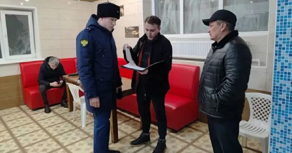 В Стерлитамаке закрыли бассейн, в котором отравились девять детей