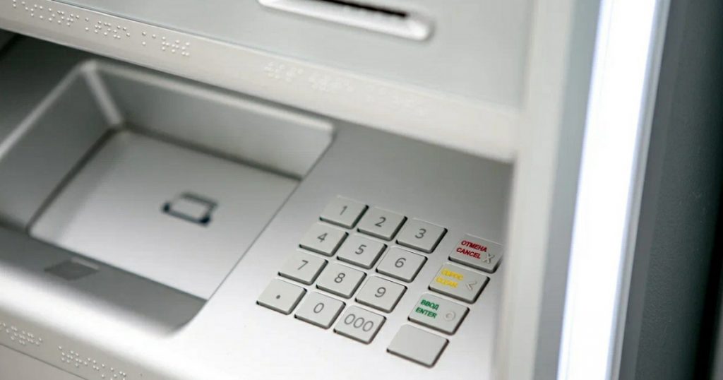 Число банкоматов в Башкирии за год снизилось на 6%